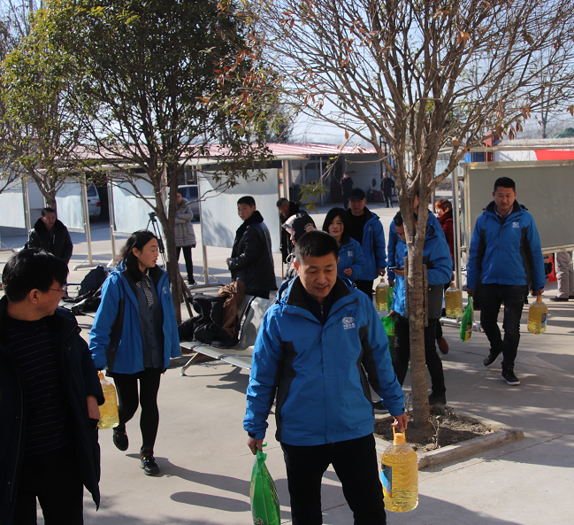 临春生暖意  融融关恋情