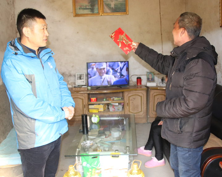 临春生暖意  融融关恋情