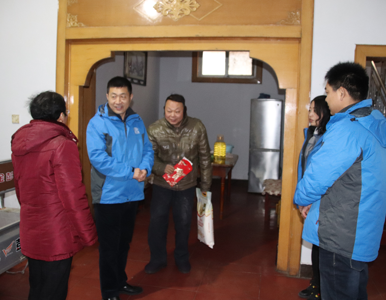 临春生暖意  融融关恋情